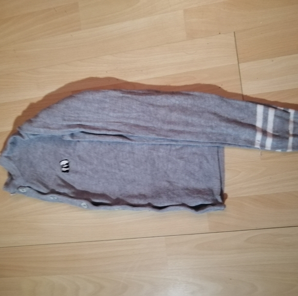 Sweaters - Picture 4 of 4